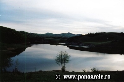 Lacul Zăton, în amurg