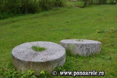 Pietre de moară pe Valea Morilor